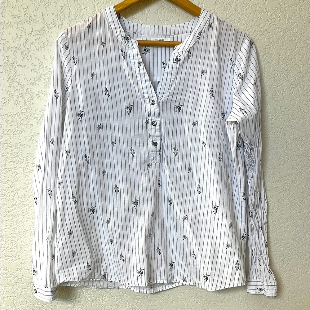 Maurices Long Sleeve Blouse Floral Striped Cotton White and Blue size Medium